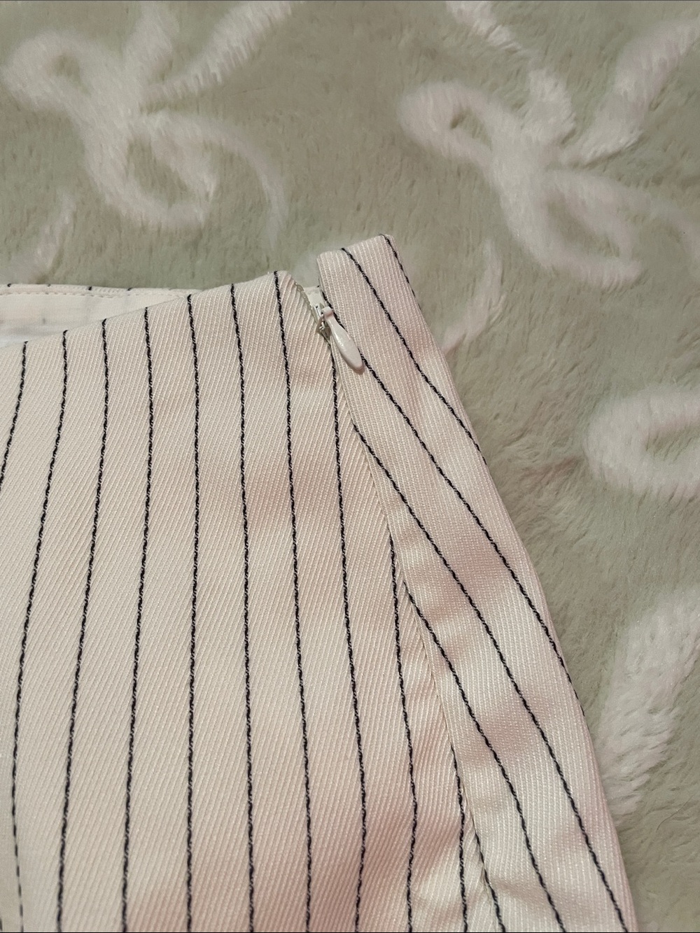 Abercrombie & Fitch White Pinstripe Mini Skort - Picture 3 of 4